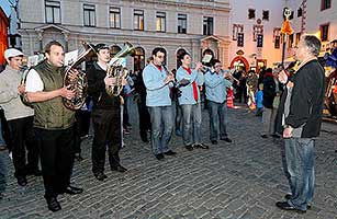 Koncerty krumlovských kapel a lampiónový průvod, Kouzelný Krumlov 30.4.2011, foto: Lubor Mrázek (9/20)