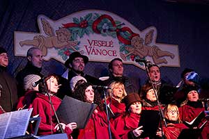 3. adventní neděle - společné zpívání u vánočního stromu, 15.12.2013, foto: Lubor Mrázek (26/28)
