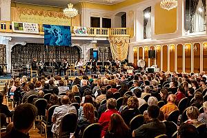"Naše město žije uměním" - slavnostní koncert k 240. výročí ZUŠ Český Krumlov, Zámecká jízdárna 13. května 2022, foto: Lubor Mrázek (35/129)
