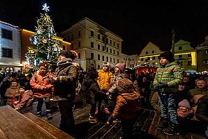 1. adventní neděle - otevření Adventu spojené s rozsvícením vánočního stromu, Český Krumlov 27.11.2022, foto: Lubor Mrázek (26/39)