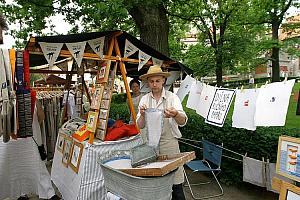 Slavnosti pětilisté růže 2005, 17. - 19. června 2005 - historický trh na I. zámeckém nádvoří (1/15)