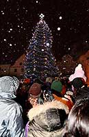 Hudebně poetické otevření adventu spojené s rozsvícením vánočního stromu, náměstí Svornosti Český Krumlov, 28.11.2010, foto: Lubor Mrázek (5/8)