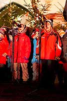 3. adventní neděle - Společné zpívání u vánočního stromu, Advent a Vánoce v Českém Krumlově 2010, foto: Lubor Mrázek (2/8)