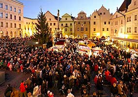 Hudebně poetické otevření adventu spojené s rozsvícením vánočního stromu, náměstí Svornosti Český Krumlov, 27.11.2011, foto: Lubor Mrázek (1/24)