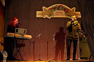 4. adventní neděle - společné zpívání u vánočního stromu, Český Krumlov 18.12.2011, foto: Lubor Mrázek (13/28)