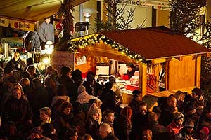 1. adventní neděle - hudebně poetické otevření adventu spojené s rozsvícením vánočního stromu, 2.12.2012, foto: Lubor Mrázek (17/20)