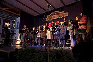 1. adventní neděle - hudebně poetické otevření adventu a rozsvícení vánočního stromu, 1.12.2013, foto: Lubor Mrázek (4/16)