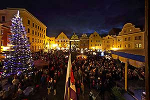 1. adventní neděle - hudebně poetické otevření adventu a rozsvícení vánočního stromu, 1.12.2013, foto: Lubor Mrázek (12/16)