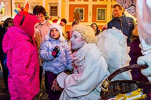 Mikulášská nadílka 5.12.2014, Advent a Vánoce v Českém Krumlově, foto: Lubor Mrázek (23/44)