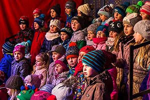 Společné zpívání u vánočního stromu, 3. adventní neděle 13.12.2015, foto: Lubor Mrázek (10/28)