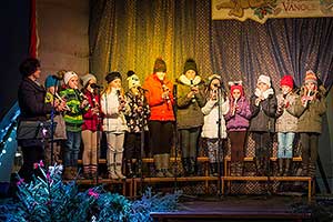 Společné zpívání u vánočního stromu, 3. adventní neděle 11.12.2016, foto: Lubor Mrázek (8/44)