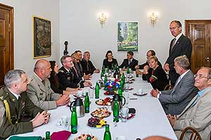 Slavnostní akt u příležitosti 73. výročí konce 2. světové války - setkání u starosty města Český Krumlov, foto: Lubor Mrázek (1/16)