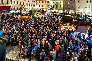 1. adventní neděle - otevření Adventu spojené s rozsvícením vánočního stromu, Český Krumlov 1.12.2019, foto: Lubor Mrázek (8/56)