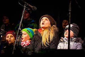Společné zpívání u vánočního stromu, 3. adventní neděle v Českém Krumlově 15.12.2019, foto: Lubor Mrázek (56/71)