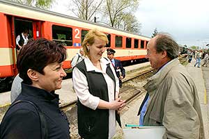 1. května 2004, 12.30 hodin - Mimořádný vlak "Tří zemí", foto: Lubor Mrázek (18/59)