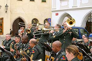 Oslavy osvobození v roce 2004 podbarvila americká hudba, foto: Lubor Mrázek (1/3)