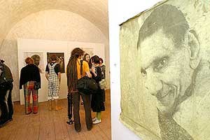 Vernisáž výstavy 12. ročníku Mezinárodní galerie keramické tvorby, 1.5.2005, foto: Lubor Mrázek (11/24)
