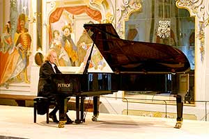 Vitalij Berson (klavír), Maškarní sál zámku Český Krumlov, 2.7.2006, Festival komorní hudby Český Krumlov, foto: Lubor Mrázek (1/4)