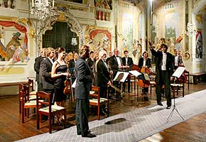 Smyčcový orchestr Český Krumlov, Jan Adamus - hoboj, Martin Peschík - dirigent, Maškarní sál zámku Český Krumlov, 28.6.2007, Festival komorní hudby Český Krumlov, foto: Lubor Mrázek (8/8)