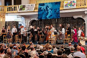 "Naše město žije uměním" - slavnostní koncert k 240. výročí ZUŠ Český Krumlov, Zámecká jízdárna 13. května 2022, foto: Lubor Mrázek (16/129)