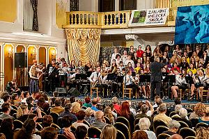 "Naše město žije uměním" - slavnostní koncert k 240. výročí ZUŠ Český Krumlov, Zámecká jízdárna 13. května 2022, foto: Lubor Mrázek (122/129)