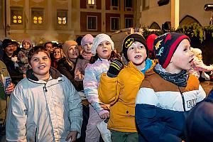 1. adventní neděle - otevření Adventu spojené s rozsvícením vánočního stromu, Český Krumlov 27.11.2022, foto: Lubor Mrázek (17/39)