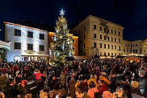 1. adventní neděle - otevření Adventu spojené s rozsvícením vánočního stromu, Český Krumlov 27.11.2022, foto: Lubor Mrázek (20/39)