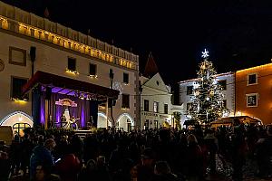 1. adventní neděle - otevření Adventu spojené s rozsvícením vánočního stromu, Český Krumlov 27.11.2022, foto: Lubor Mrázek (23/39)