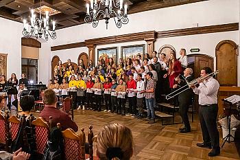 Čas radosti, veselosti - předvánoční koncert Medvíďat s hosty, ZUŠ Český Krumlov 17. 12. 2022, foto: Lubor Mrázek (27/32)