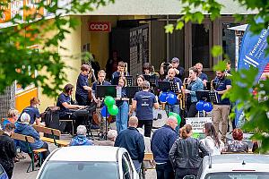 Krumzuš Band a Festival Krumlov swingovali 5. 6. 2023 na sídlištích Plešivec a Mír, foto: Lubor Mrázek (5/56)