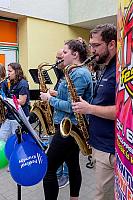 Krumzuš Band a Festival Krumlov swingovali 5. 6. 2023 na sídlištích Plešivec a Mír, foto: Lubor Mrázek (10/56)