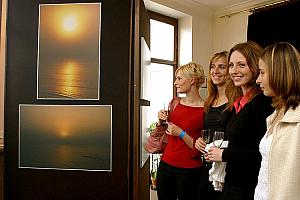Slavnosti pětilisté růže 2005, 17. června 2005 - vernisáž výstavy estonského fotografa Antiho Kuuse »Estonsko - země, moře a nebe«, foto: Lubor Mrázek (10/12)