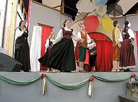 Výuka starých tanců, Slavnosti pětilisté růže 20. - 22. června 2003, foto: Lubor Mrázek (8/25)