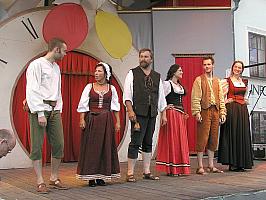 Výuka starých tanců, Slavnosti pětilisté růže 20. - 22. června 2003, foto: Lubor Mrázek (21/25)