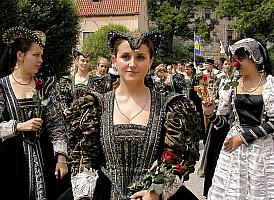 Hlavní průvod, Slavnosti pětilisté růže 20. - 22. června 2003, foto: Lubor Mrázek (30/43)