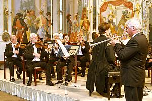 Miroslav Kejmar a Smyčcový orchestr Český Krumlov, 5. července 2005, foto: Lubor Mrázek (6/6)