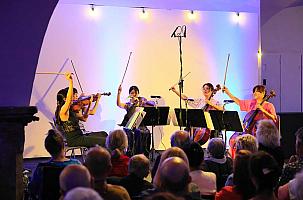 Pocta Brahmsovi - smyčcové kvarteto a violoncellistka Meehae Ryo, Festival Krumlov 30.7.2023, foto: Libor Sváček (10/14)