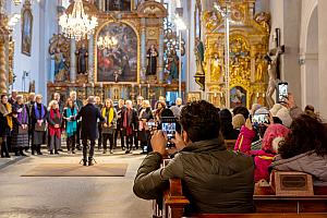 International School of Prague: Staroanglické duchovní skladby, klášterní kostel Božího Těla a Panny Marie, 2. adventní neděle 10. 12. 2023, foto: Lubor Mrázek (2/82)